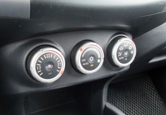 Подержанный автомобиль Mitsubishi Outlander 2008 года (13 фото)