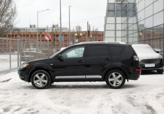 Подержанный автомобиль Mitsubishi Outlander 2008 года (8 фото)