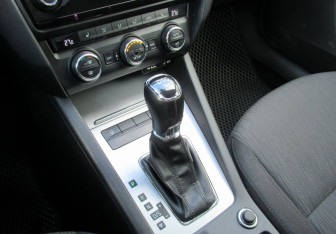 Подержанный автомобиль Skoda Octavia Liftback 2013 года (15 фото)