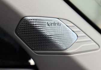 Подержанный автомобиль Geely Atlas 2024 года (17 фото)