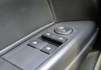 Подержанный автомобиль Opel Astra Wagon 2012 года (17 фото)