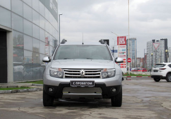 Подержанный автомобиль Renault Duster 2014 года (2 фото)