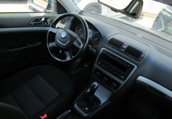 Подержанный автомобиль Skoda Octavia Liftback 2013 года (12 фото)