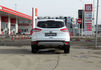 Подержанный автомобиль Ford Kuga 2013 года (6 фото)