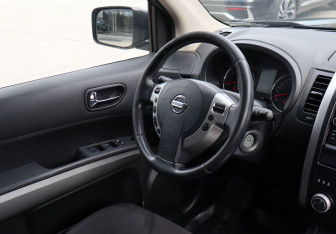 Подержанный автомобиль Nissan X-Trail 2011 года (18 фото)