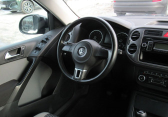 Подержанный автомобиль Volkswagen Tiguan 2011 года (14 фото)