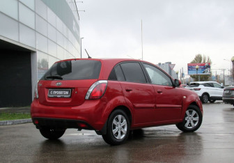 Подержанный автомобиль Kia Rio Hatchback 2010 года (5 фото)