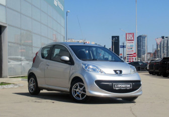 Подержанный автомобиль Peugeot 107 2007 года (3 фото)