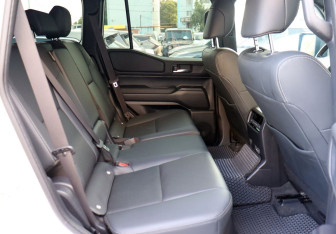 Подержанный автомобиль Toyota Land Cruiser Prado 2024 года (11 фото)
