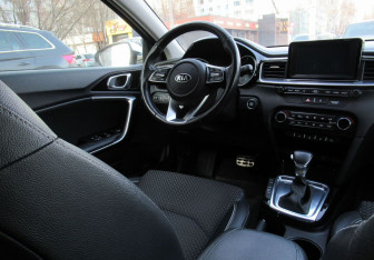 Подержанный автомобиль Kia Ceed Hatchback 2019 года (12 фото)