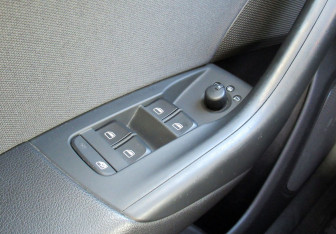 Подержанный автомобиль Audi Q3 2012 года (18 фото)