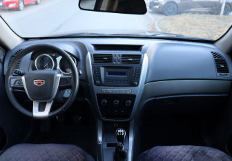 Подержанный автомобиль Geely Emgrand X7 2014 года (11 фото)