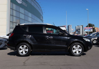 Подержанный автомобиль Geely Emgrand X7 2014 года (4 фото)