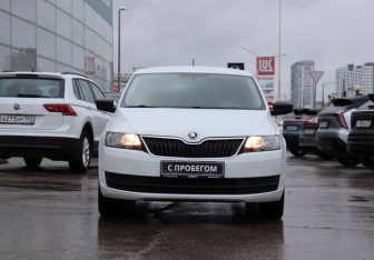 Подержанный автомобиль Skoda Rapid Liftback 2016 года (2 фото)