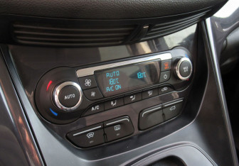 Подержанный автомобиль Ford Kuga 2013 года (16 фото)