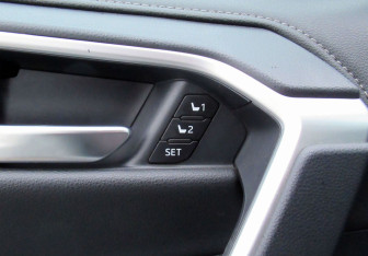 Подержанный автомобиль Toyota RAV4 2021 года (12 фото)