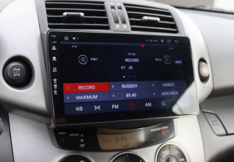 Подержанный автомобиль Toyota RAV4 2006 года (15 фото)