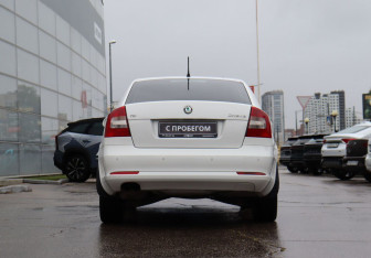 Подержанный автомобиль Skoda Octavia Liftback 2011 года (6 фото)