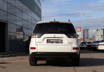 Подержанный автомобиль Mitsubishi Outlander 2010 года (6 фото)