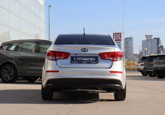 Подержанный автомобиль Kia Rio Sedan 2016 года (6 фото)
