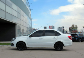 Подержанный автомобиль LADA (ВАЗ) Granta Sedan 2023 года (8 фото)