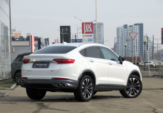 Подержанный автомобиль Geely Tugella 2023 года (5 фото)