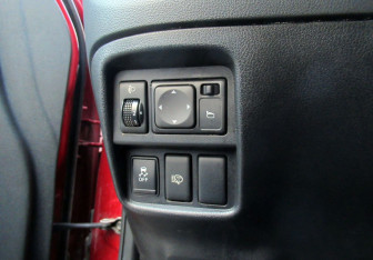 Подержанный автомобиль Nissan Juke 2011 года (18 фото)