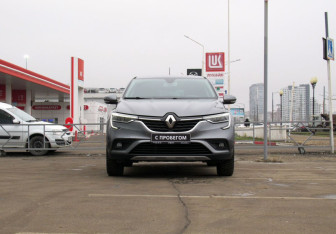 Подержанный автомобиль Renault Arkana 2019 года (2 фото)