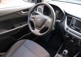 Подержанный автомобиль Hyundai Solaris Sedan 2018 года (12 фото)