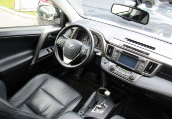 Подержанный автомобиль Toyota RAV4 2014 года (12 фото)