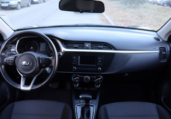 Подержанный автомобиль Kia Rio Sedan 2021 года (14 фото)