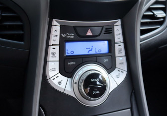 Подержанный автомобиль Hyundai Avante Sedan 2012 года (15 фото)