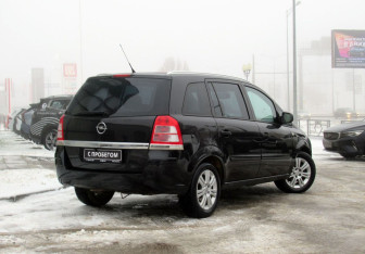 Подержанный автомобиль Opel Zafira Compactvan 2011 года (5 фото)