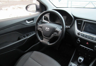 Подержанный автомобиль Hyundai Solaris Sedan 2017 года (14 фото)