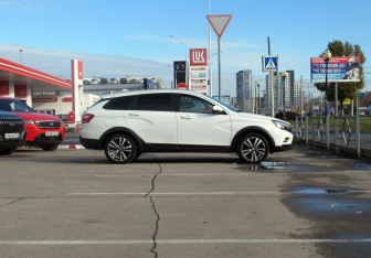 Подержанный автомобиль LADA (ВАЗ) Vesta Wagon 2020 года (4 фото)