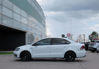 Подержанный автомобиль Volkswagen Polo Sedan 2017 года (8 фото)