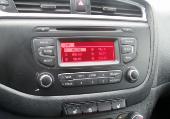 Подержанный автомобиль Kia Ceed Hatchback 2016 года (16 фото)