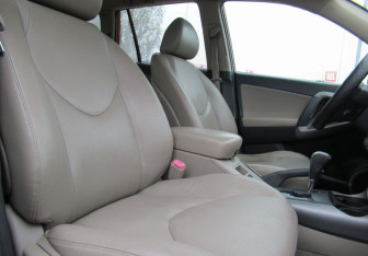 Подержанный автомобиль Toyota RAV4 2008 года (22 фото)