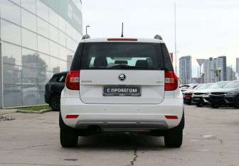 Подержанный автомобиль Skoda Yeti 2014 года (6 фото)