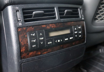 Подержанный автомобиль Toyota Land Cruiser Suv 2008 года (29 фото)