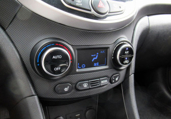 Подержанный автомобиль Hyundai Solaris Sedan 2014 года (15 фото)