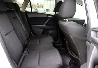 Подержанный автомобиль Mazda 3 Hatchback 2012 года (11 фото)