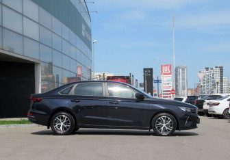 Подержанный автомобиль Geely Emgrand 2023 года (4 фото)