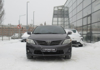 Подержанный автомобиль Toyota Corolla Sedan 2011 года (2 фото)