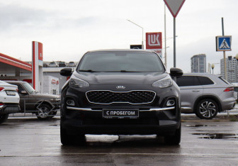 Подержанный автомобиль Kia Sportage 2020 года (2 фото)