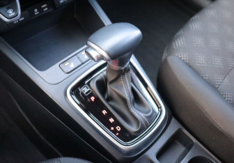 Подержанный автомобиль Kia Rio Hatchback 2019 года (17 фото)