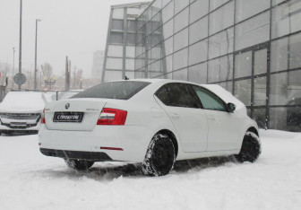 Подержанный автомобиль Skoda Octavia Liftback 2017 года (5 фото)