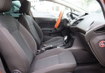 Подержанный автомобиль Ford Fiesta Sedan 2015 года (18 фото)