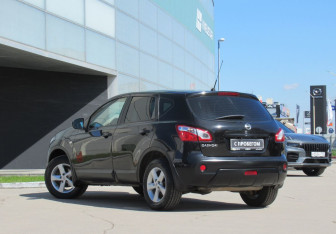 Подержанный автомобиль Nissan Qashqai 2010 года (7 фото)