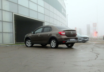 Подержанный автомобиль Renault Logan Sedan 2019 года (7 фото)